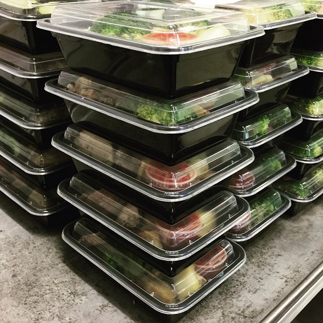 greenbitescafe's tweet photo. It takes exactly 30 seconds to get used to seeing this in your fridge. #thisishowtheydoit #loveatfirstbite #mealprep #portioncontrolled #fitness #loseweight #weightloss #gymfood #24hourfitness #fitfam #bucketlistbody #biggestloser #goldsgym #competitionp… https://t.co/J7yQL4soPG https://t.co/jQPIOblRKS