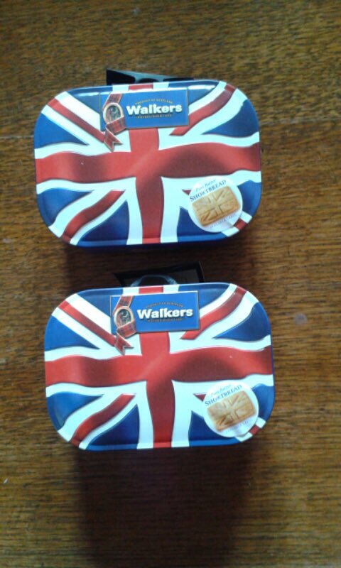 mik61scot's tweet photo. Scoffing some Shortbread-noticed "Made in Scotland" prominently displayed in English, French and German and Saltire on side of tin!
#shortbreadgate SNP apologist Rollo/ Brown grievance chimp🤔
@Shortbread https://t.co/NTFRmTLiWz