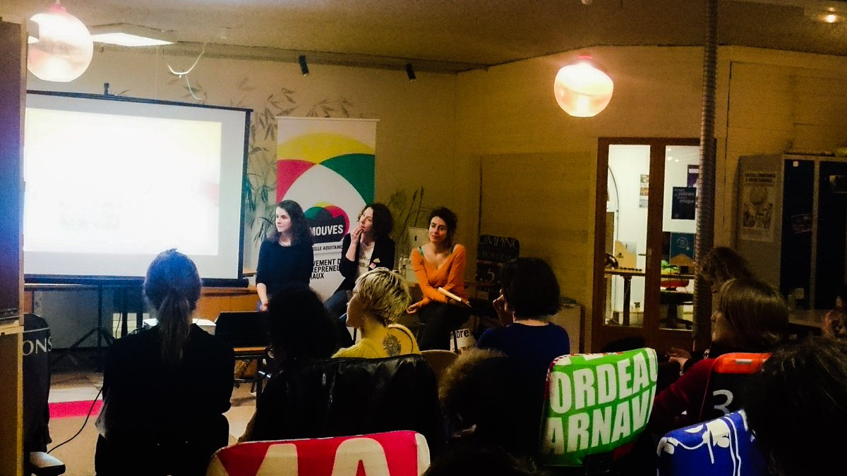 SorenB_'s tweet photo. Merci à notre super jury @Decalez @LesPremieresNA et au public d'avoir fait tous ces retours précieux à nos #pitcheuses ! #socialgoodweek #entrepreneure #audacieuse https://t.co/nhEpMBqmr5