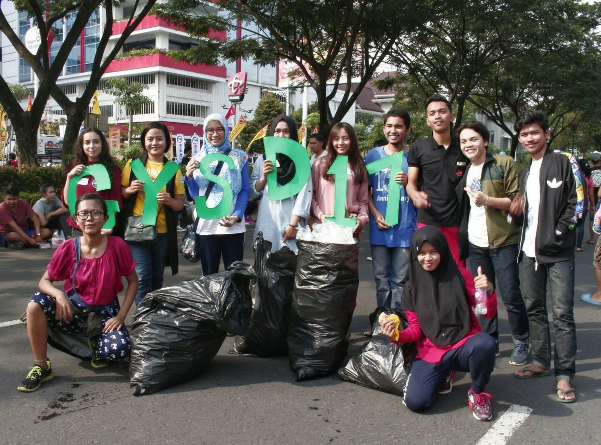yesprogramnews's tweet photo. Last year, on-program YES students logged 5,500 hours of community service during GYSD! 😃 Let's see if we can log more hours this year! Join us March 29 at 9AM EST for our GYSD webinar on aligning GYSD projects with the UN SDGs #GYSD #GlobalGoals #YES #YESAlumni #KLYES #KLYES15 https://t.co/aXYK3Z9oVf