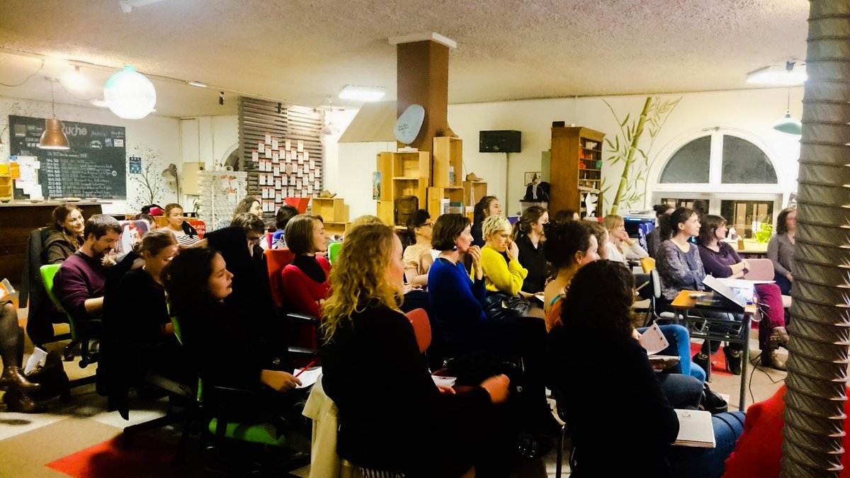 SorenB_'s tweet photo. Merci à notre super jury @Decalez @LesPremieresNA et au public d'avoir fait tous ces retours précieux à nos #pitcheuses ! #socialgoodweek #entrepreneure #audacieuse https://t.co/nhEpMBqmr5
