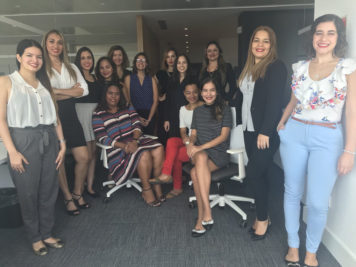 guilletejada's tweet photo. Orgulloso de tener a este grupo de inteligentes y talentosas mujeres como compañeras en @LlorenteyCuenca #MujeresLLYC #YoSoyHeforShe #heforshe #llycpanama https://t.co/hJ6rd66qTx