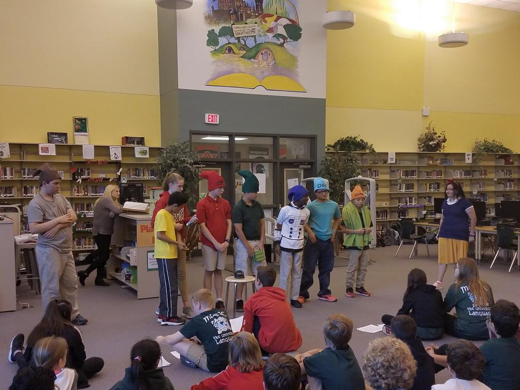 mrsgilmore115's tweet photo. Couldn't be happier to be invited with my class to see Mrs. Ruben's class perform Snow White. Fantastic as always! #walkerwolves @RubinsELAClass https://t.co/cCylYDXjQG