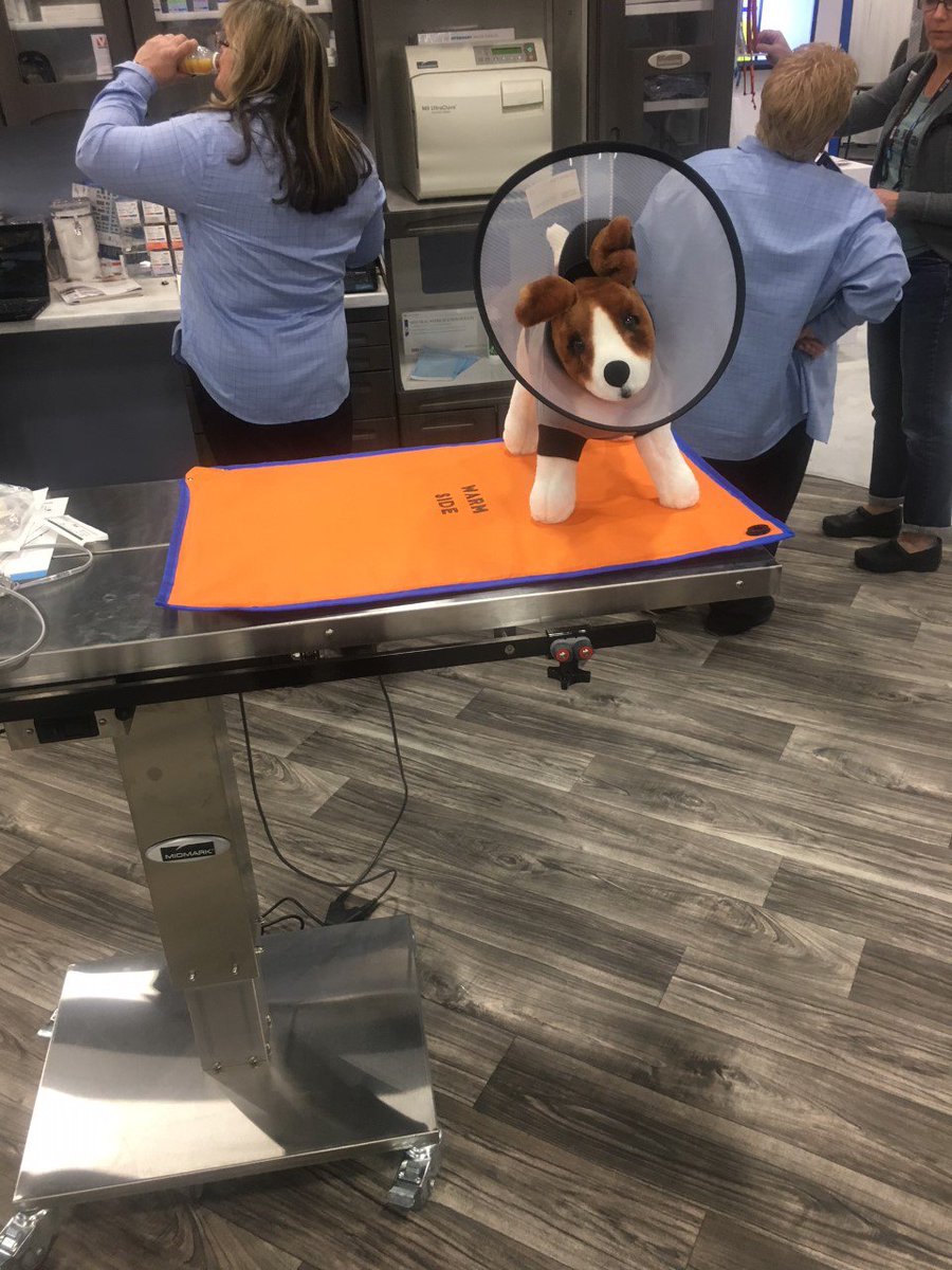 mobilewarmInc's tweet image. MobileWarm and Henry Schein at VMX show in Las Vegas . . .  the best  vet warming device available.  #warm #Warmup #veterinary #lovemydog #lovemypet
