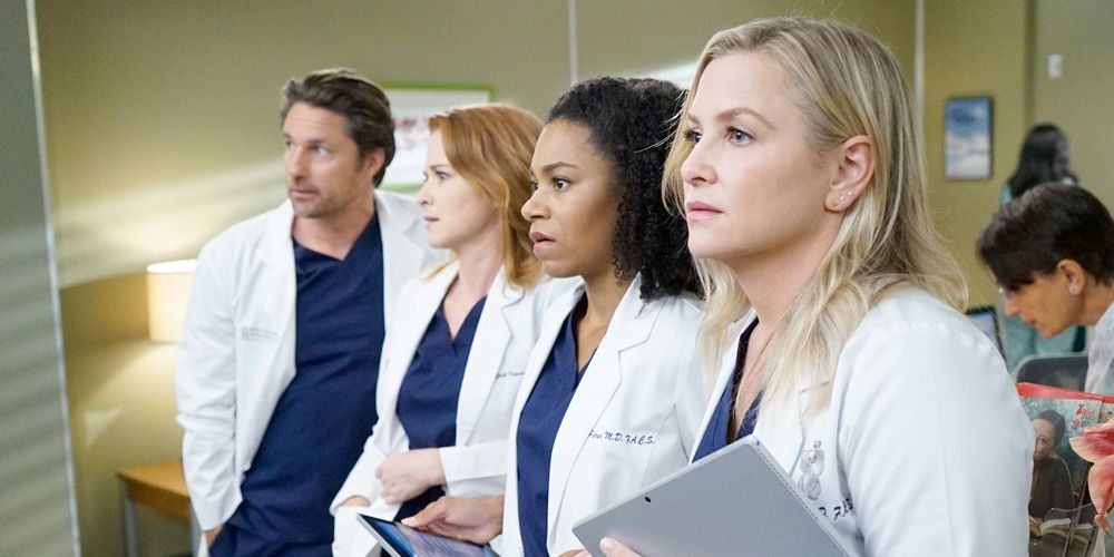 Cosmopolitan's tweet photo. Jessica Capshaw and Sarah Drew Are Leaving 'Grey's Anatomy' https://t.co/BVtMyxDtLf https://t.co/mBQzUEpjfj