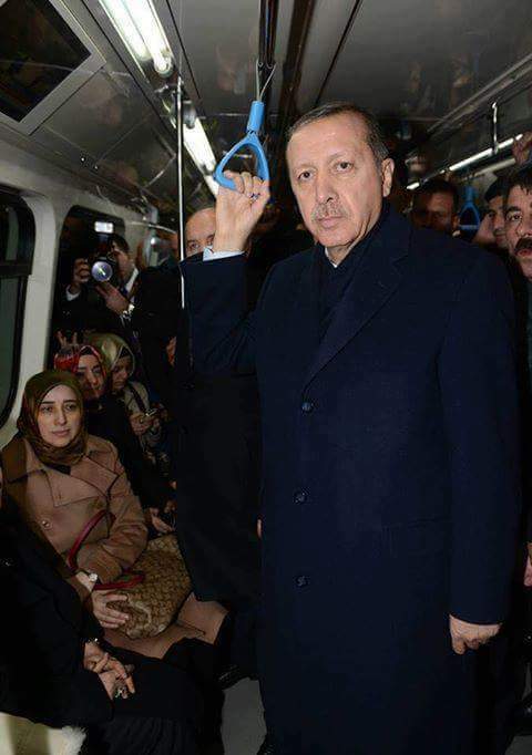 TayyipErdogan61's tweet photo. Diktâtörlerleri vardı bu Ülkenin, Saray'a milleti yaklaştırmayan, halkı yöneten ama halktan olmayan❗
HALKIN #ADAMINA
ALLAH Sen'den razı olsun İNŞÂALLAH diyoruz... https://t.co/JGjnSRVTNM