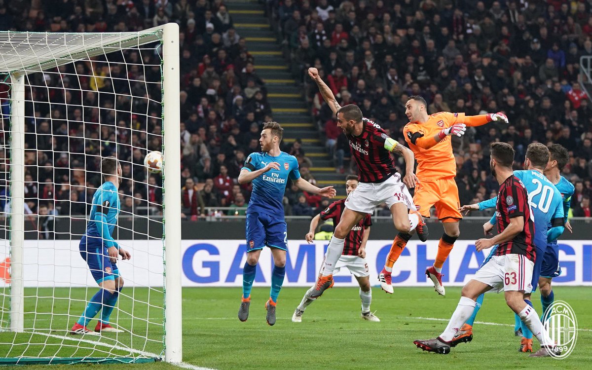MilanistiOrId's tweet photo. FT #ACMilan 0 : 2 #Arsenal #EuropaLeague #ForzaMilan 

Di luar dugaan leg I Milan harus kalah 
Komentar kalian? https://t.co/lF5579fLIp