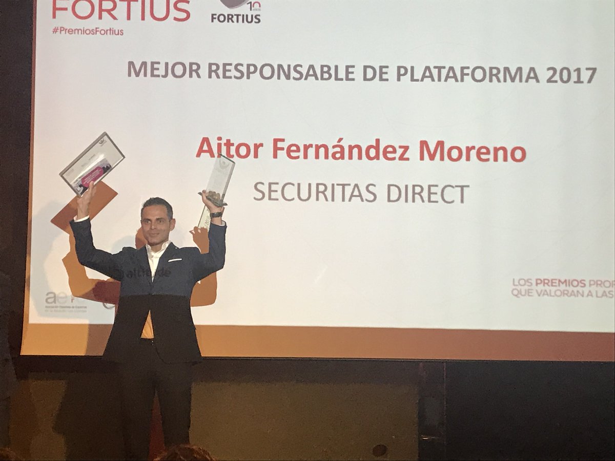 PremiosFortius's tweet photo. Aitor Fernández, de @SecuritasDirect recibe el premio al Mejor Responsable de Plataforma en los #PremiosFortius17 . ¡Enhorabuena! https://t.co/9w5wHzN5lc