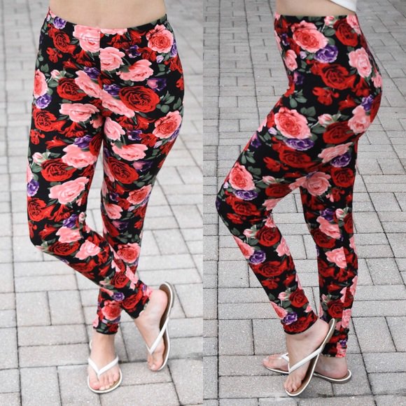 LeapIntoFashion's tweet photo. So good I had to share! Check out all the items I'm loving on @Poshmarkapp from @Swank_Styles #poshmark #fashion #style #shopmycloset #aliceolivia: https://t.co/B9gUP90YIY https://t.co/oGC1yD5pSy