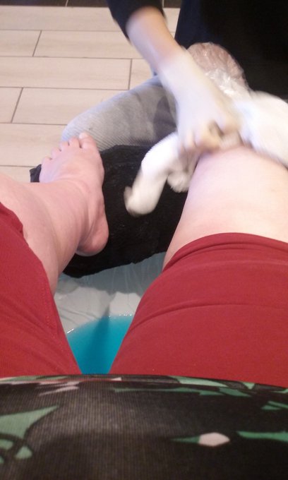 Subbie is treating me to a pedicure today #GoodBoy https://t.co/msaFiSos8Q<a href="/tag/goodboy"class="tags">#GoodBoy</a>