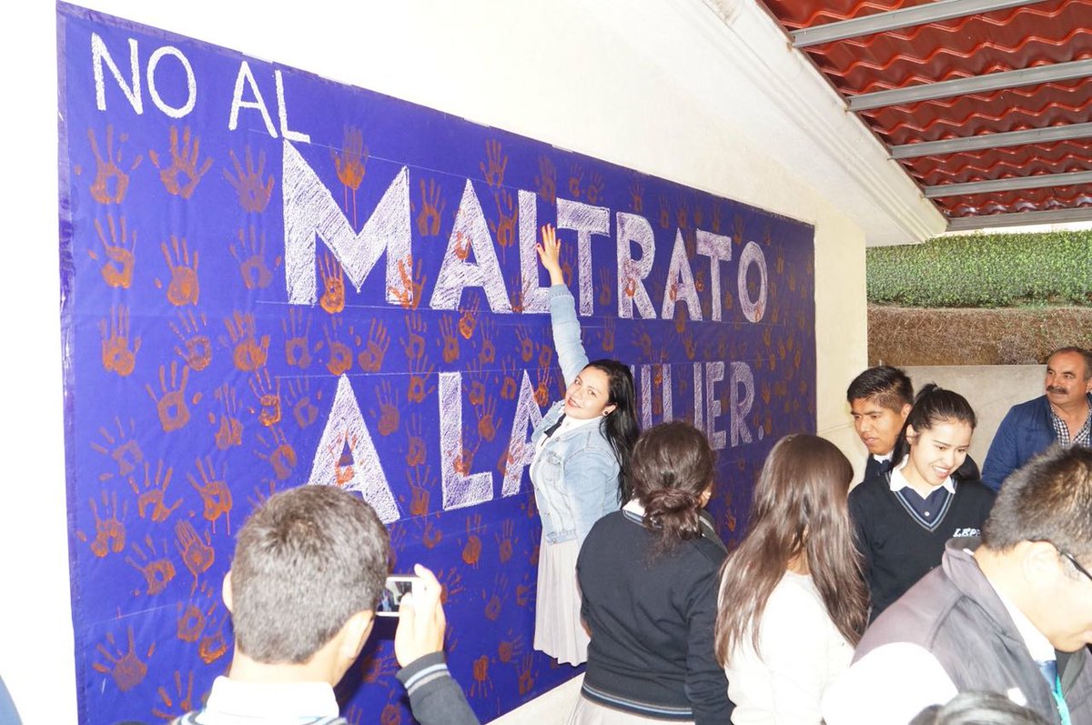 DFIDNormalesUPN's tweet photo. Mural realizado por las alumnas de la Escuela Normal Lic. Benito Juárez de Zacatlán.

#PueblaPorLasMujeres 
@SEP_Puebla https://t.co/SIg2luBSId