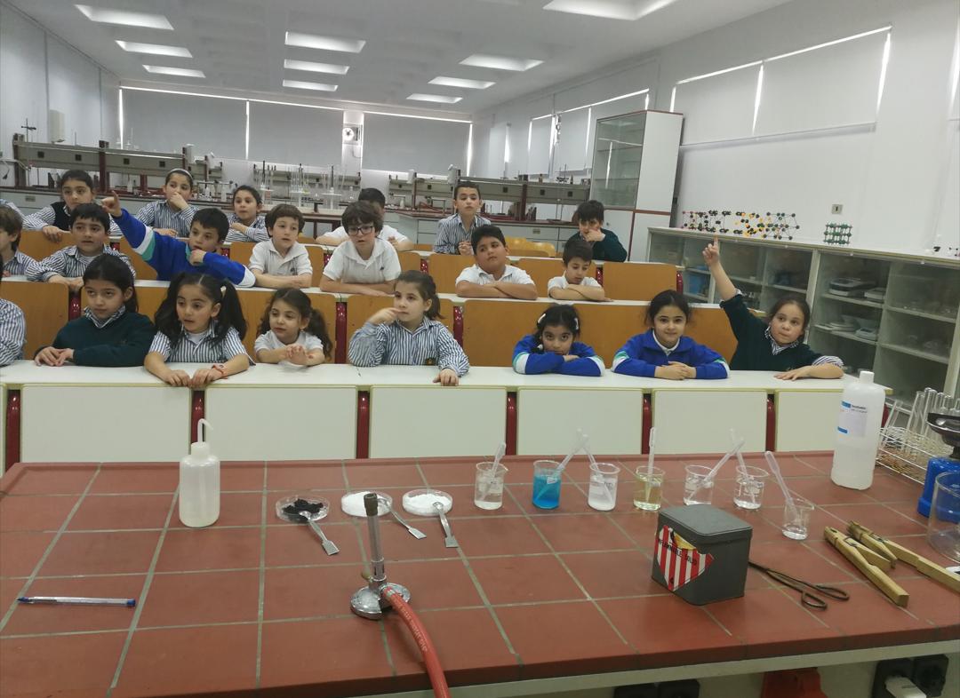 RHHS_Elementary's tweet photo. Grade 2 learners in the science lab #secondary #chemical_changes #matter https://t.co/XHZsj0valP