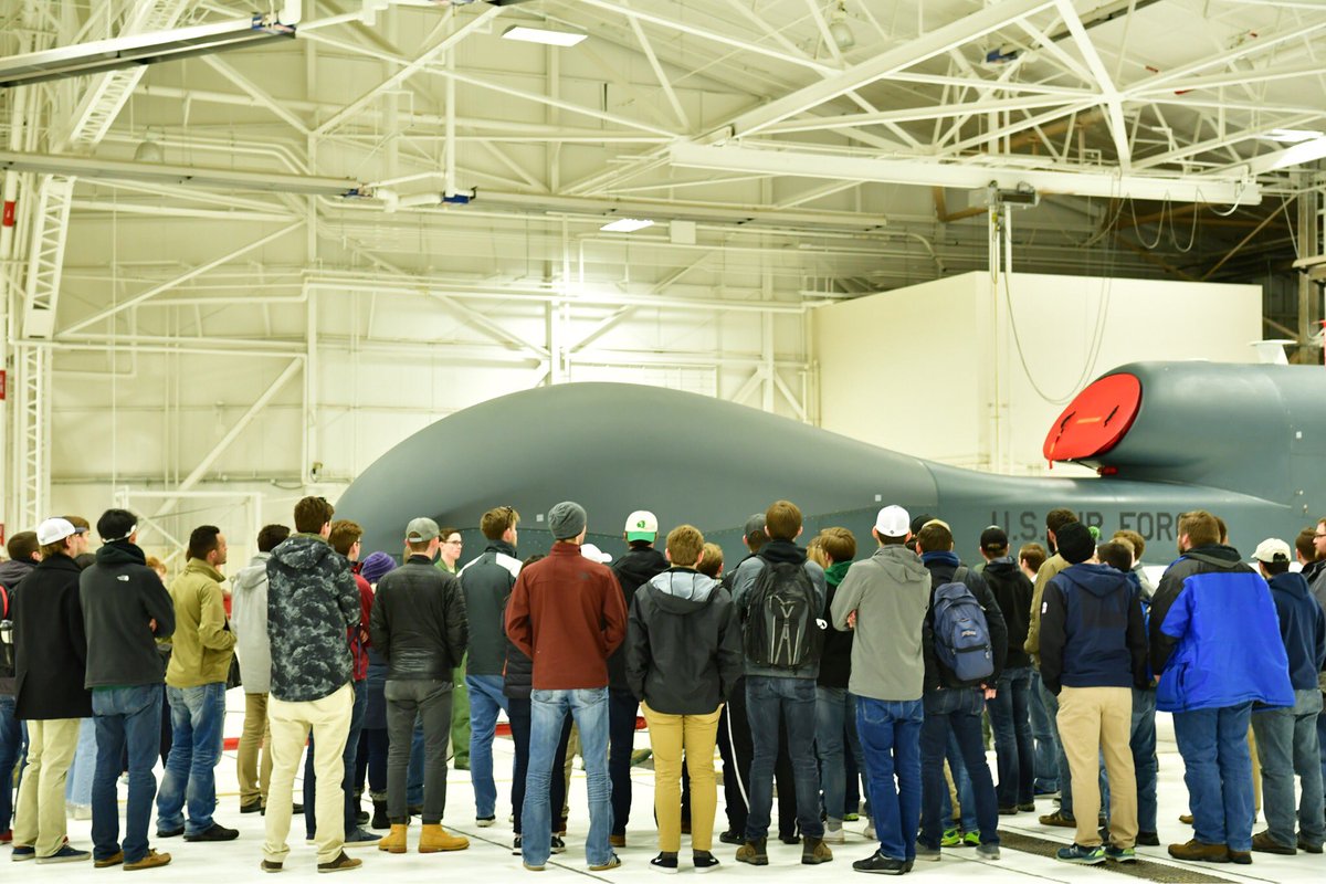 319thRW's tweet photo. Today, #UAS classes from @UofNorthDakota saw a Global Hawk up close and learned about its capabilities. #GlobalHawkCommunity #UNDProud https://t.co/sWrAP1Fh0M