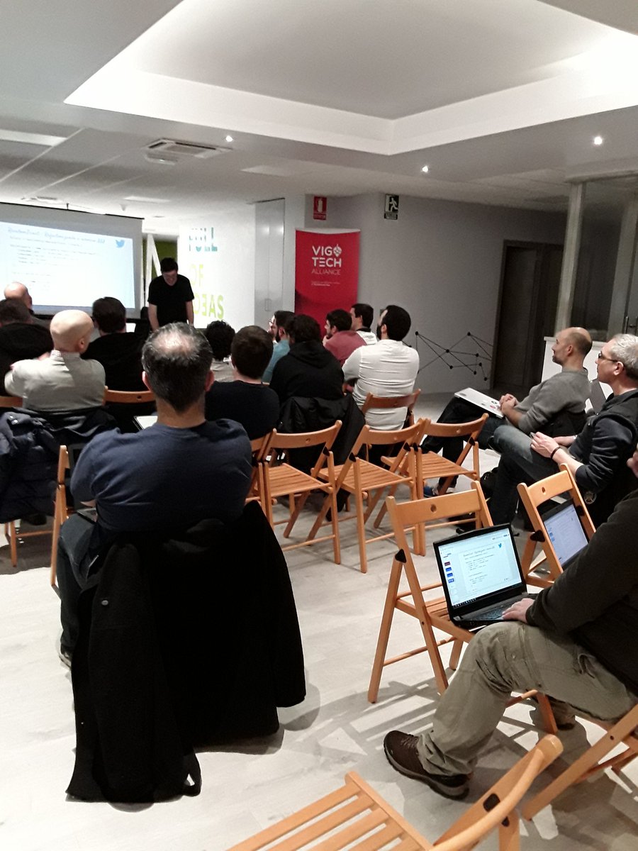 david_ibanez's tweet image. Taller Symfony4 con @felixgomezlopez y @DavidNegreira en @phpvigo @VigoTechAllianc #symfony4 #phpvigo