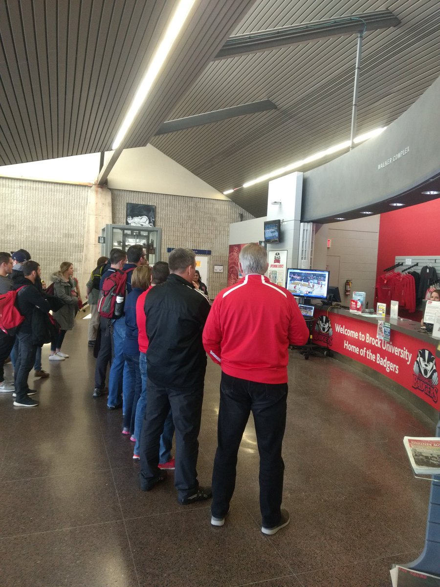 brockbadgers's tweet photo. With less than 3 minutes left and @BrockMensBall ahead, people can't help but stop and watch #WalkerComplex #Welcome Desk https://t.co/ne1wDLkeul