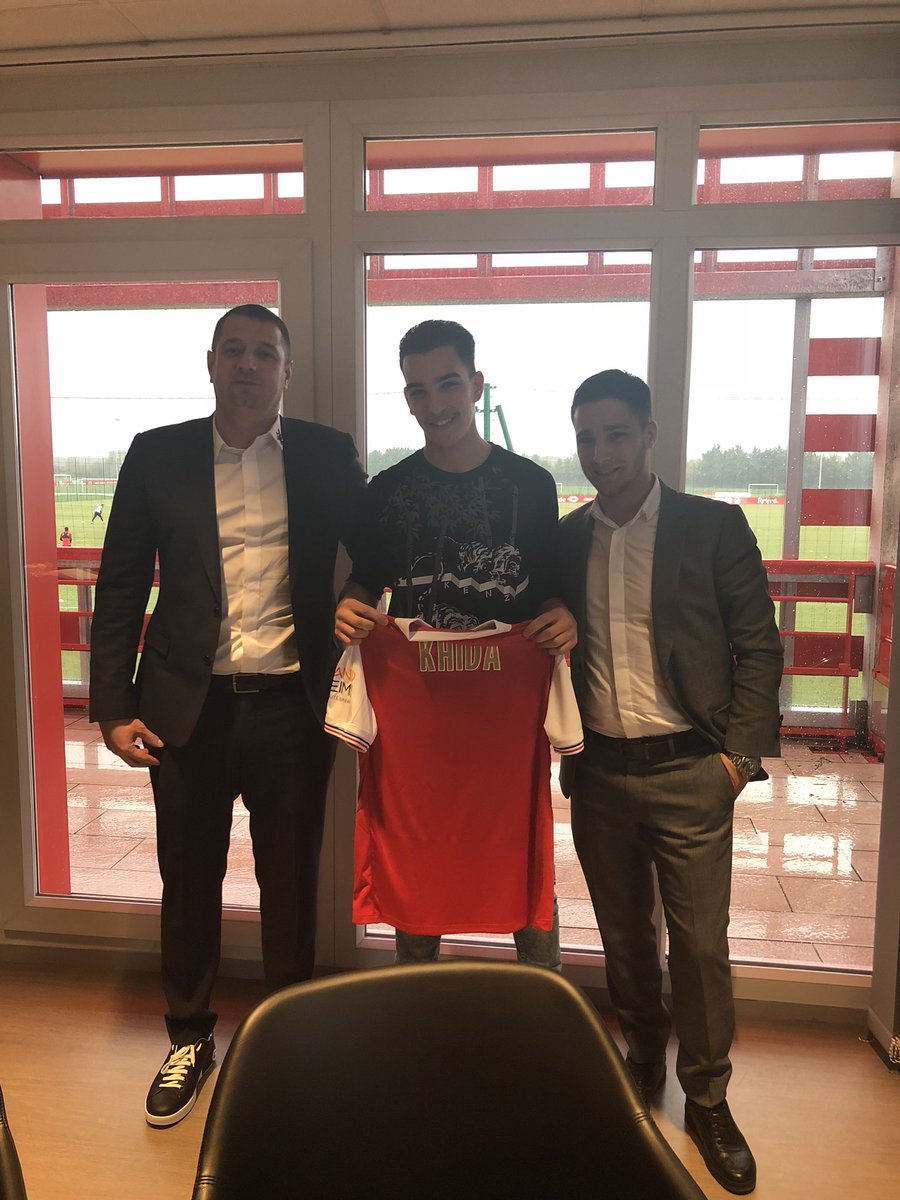 usfamanagement's tweet photo. Félicitations Hamza Khida pour la signature de ton premier contrat professionnel au Stade Reims ! Merci pour ta confiance 🤝🤙 
#17ans #PremierContratPro #Talent #usfamanagement #StadeDeReims https://t.co/vCAoXZD6Hj