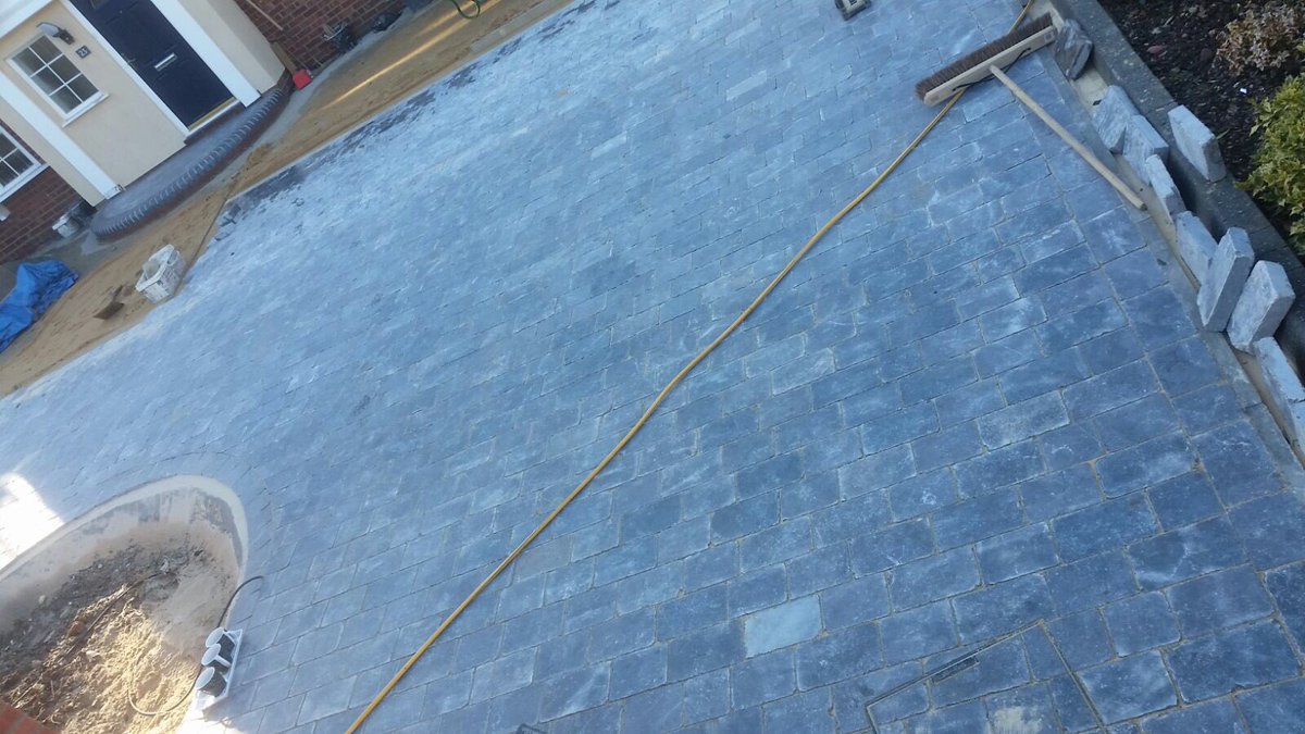 PHalliday_LTD's tweet photo. Finally got to start laying our @natural_paving midnight blue project. 2000 2mm spacers will be used to ensure a full sanded joint and perfectly straight lines. The harlequin detail on the front boundary is classy touch in this lovely product #doitright https://t.co/TqwC1Zbo1H