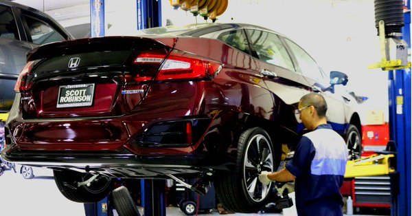 On the subject of infrastructure you also need to think about how car dealerships will be required to service and repair  #hydrogen  #FCEV cars. Here's an example of the laborious process required for the Honda Clarity FCEV. It's worse than petrol/gas powered cars!