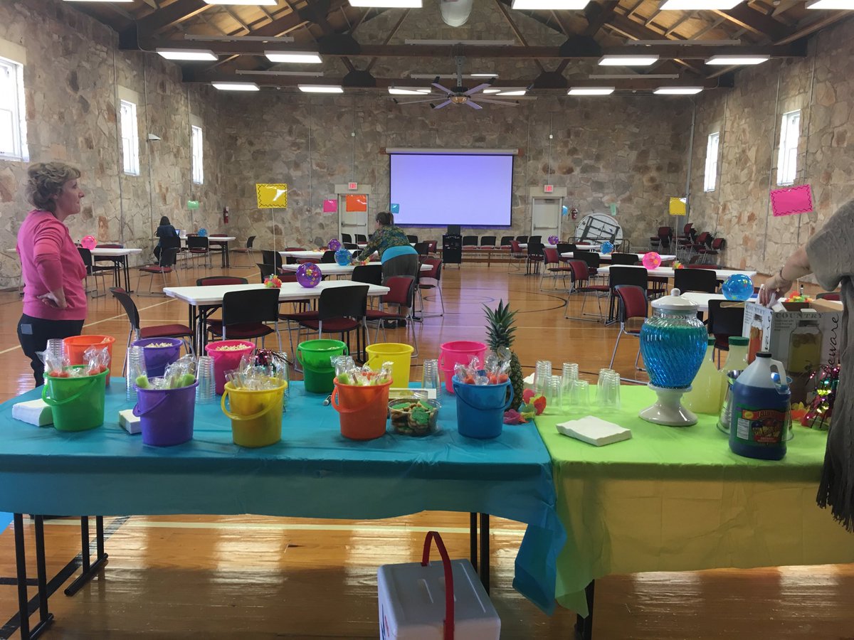 pfisdit's tweet image. Getting set up for the Technology Spring Fling #SpringPfling
