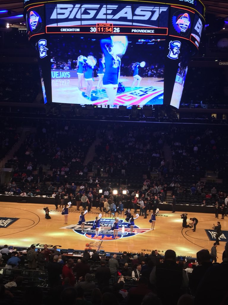 WordsofWitzdom's tweet photo. @BarstoolBigCat Mid major “dance team” too...Lot of real estate open on the floor https://t.co/gHkYnbDlWl