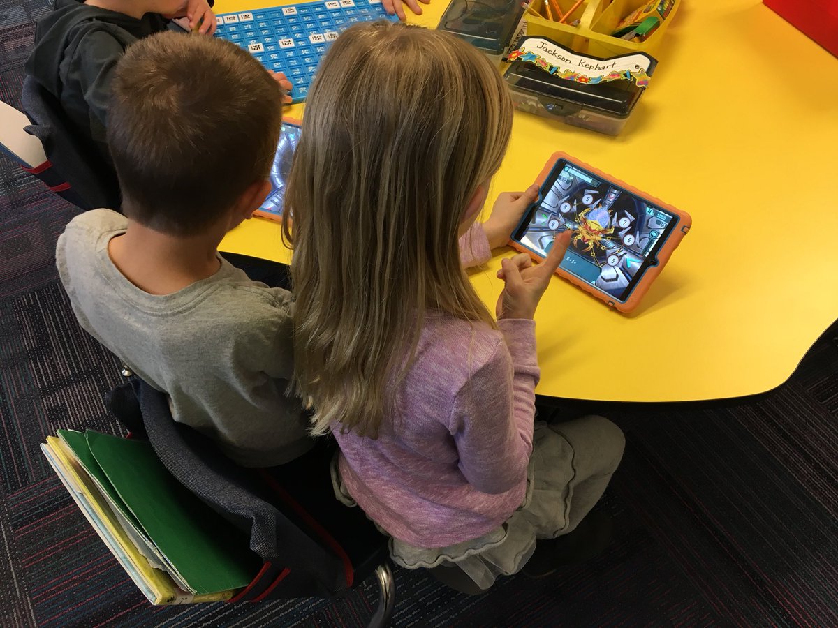 wirebr's tweet image. Playing math blasters side by side ❤️ #competitive #chanutestars