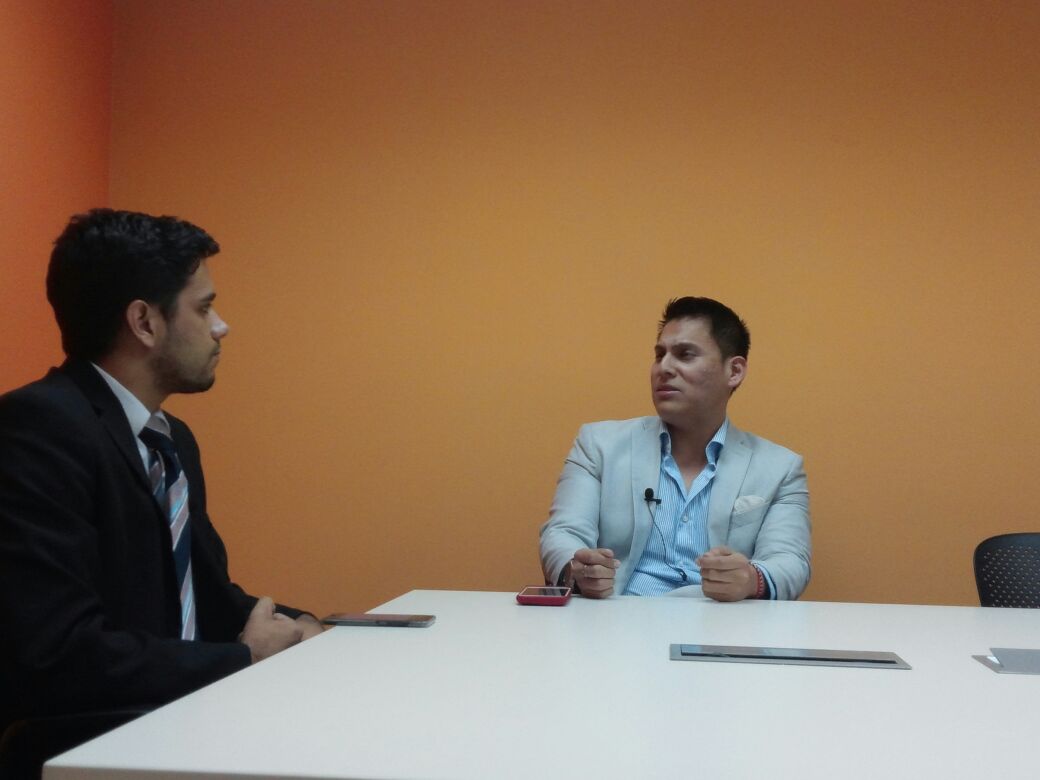 tecnpy's tweet photo. Gracias @joadchob (Territory Manager SMB de @Microsoft ) por la entrevista brindada a #TecNPY @5diasPY sobre las tendencias y la 4ta. Revolución Industrial. 
Ph: @ladyvanessa91 de @innovanews_ https://t.co/fhnSgrExJo