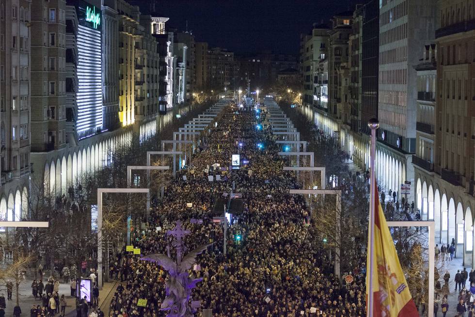 La marea feminista desborda las calles de Zaragoza en una jornada histórica heral.do/pkgck2