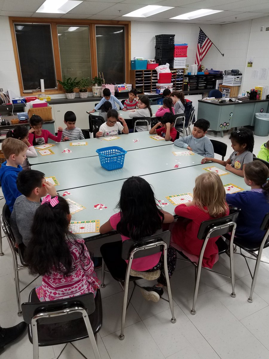 D59ForestView's tweet photo. Math night fun at #d59forestview https://t.co/62Qgpn65Wy