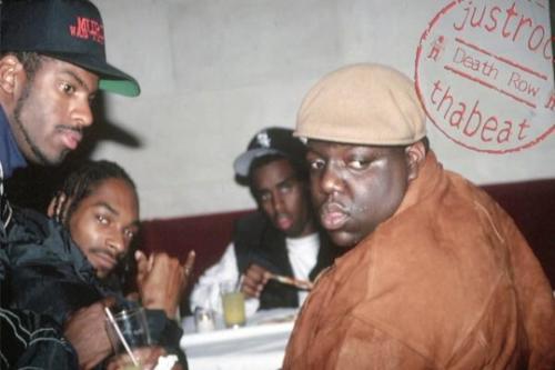 hiphopsrevival's tweet photo. According to Snoop Dogg, he asked Suge Knight if he could shake Diddy and Biggie's hand on TV to end their beef, but he refused. https://t.co/ht0hdZO2sv