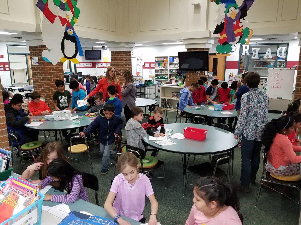 D59ForestView's tweet photo. Math night fun at #d59forestview https://t.co/62Qgpn65Wy