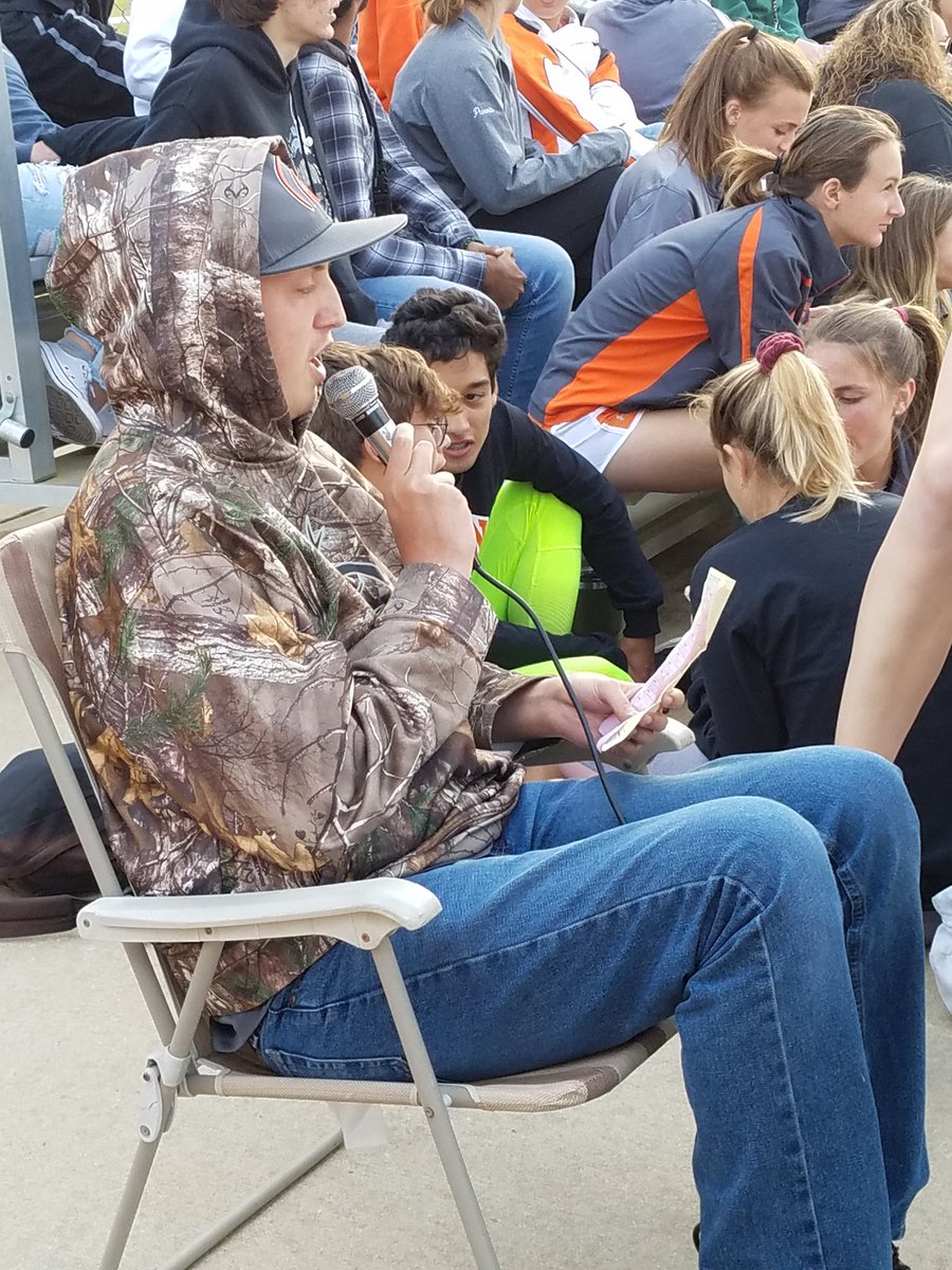 CJ1UHSTITANS's tweet photo. UHS Titans Softball wants to thank David for his excellent emcee work tonight at the Varsity Softball game.  You made the game special for Coach Kenny and his 100 win celebration.  
#catchthemdoinggood  #proudtobtitan https://t.co/YElgYlJzYK