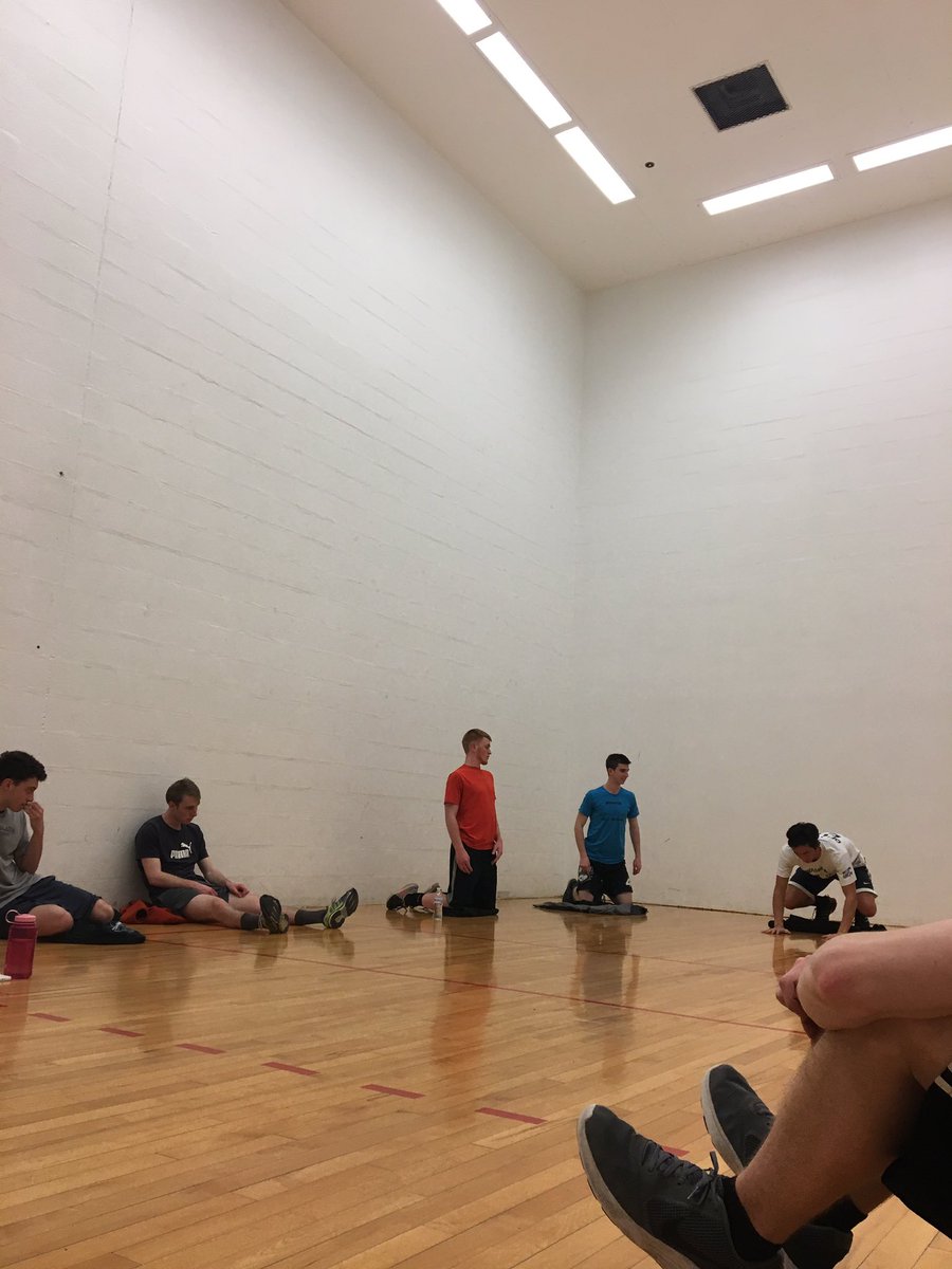 Sideshowultmens's tweet photo. Jon Chann leading the team in some yoga after a hard week of practice! https://t.co/iH3nrzVqFZ