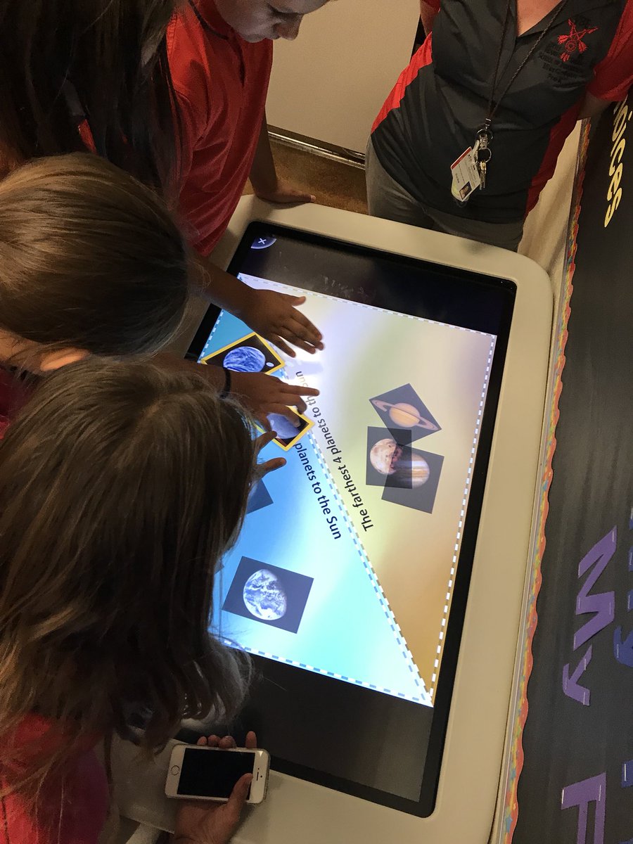 nanajofletcher's tweet image. #VBE slide into innovation night! #smarttable #animalhabitats and #planets #littleindians are so smart!