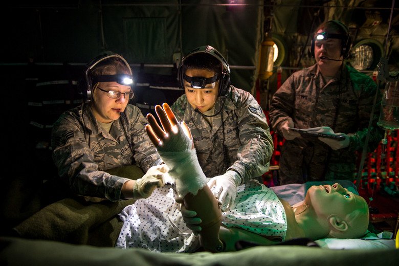 USAFMedicine's tweet photo. Hands-on aeromedical evacuation training prepares our medics for the most extreme conditions - hostile fire, patients bleeding out, noise so loud you can’t hear yourself. #CareInTheAir #USAFSAM100 #Aeromedicine @AirmanMagazine @AFResearchLab
https://t.co/UfJUnusAXD https://t.co/a5gGIDbplc