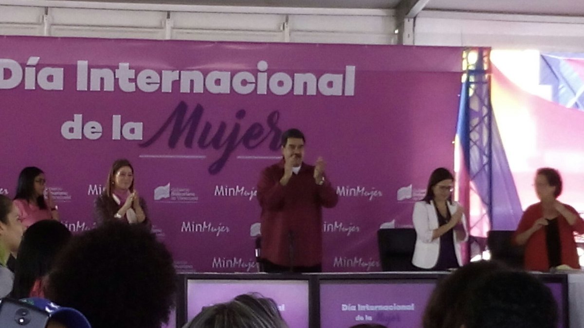 Cancilleria_ve's tweet photo. Pdte. @NicolasMaduro: El Comandante Hugo Chávez inició la revolución feminista el día que comenzó la Revolución Bolivariana.

#MujerInspiraciónDeLaPatria https://t.co/0Fk7nfMikU