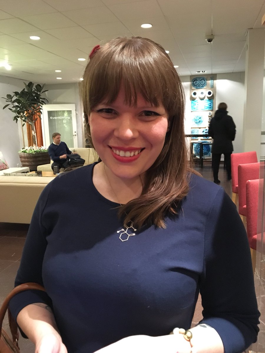DrLindaDykes's tweet photo. @sinustakykard in a ketamine necklace! Just outside the bar where there’s a great party getting underway at #sweets18... sadly I’m now back in room elevating & icing protesting ankle! https://t.co/qWwxgqwoBI