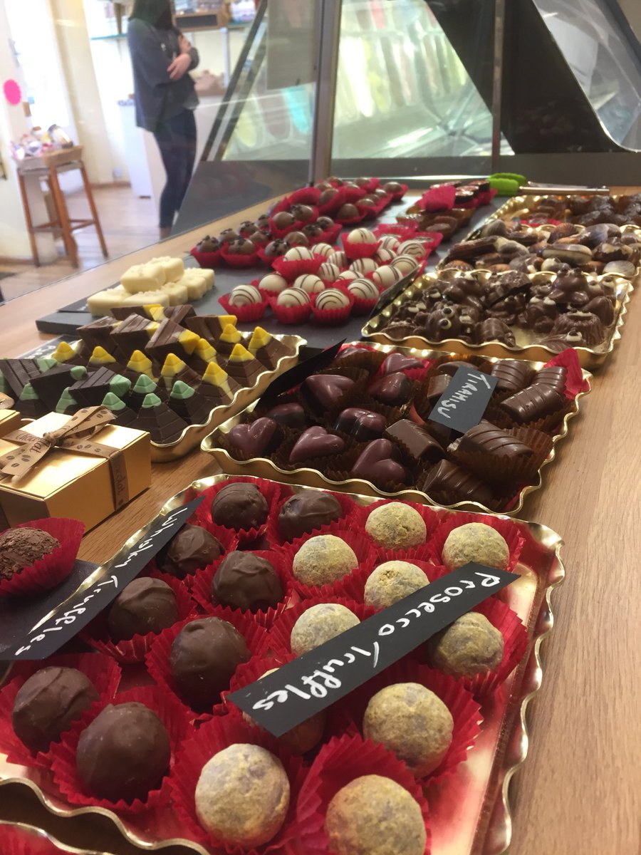 DartmouthIce's tweet photo. We sell a variety of luxury chocolates at The Good Intent, Dartmouth. Choose the flavours you like and have them boxed... the perfect gift for Mother’s Day! #MothersDay #chocolates #seashells #praline #proseccotruffle #truffles #giftwrapped #gift https://t.co/qBEtL6CbZn