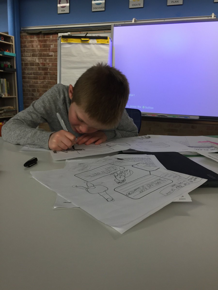 lyonlrc's tweet photo. When you get to have a working lunch, interviewing the expert. #DesignThinking #geniushour #WeAreD34 @jimaverbeck @nat1002 @LyonSchool https://t.co/bPrKnlj6Yu