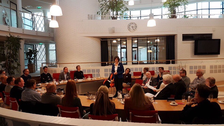 Ondernemersdebat in gemeentehuis. Goede discussie over ondernemersklimaat, toerisme, herinrichting ‘t Kampje zonder supermarkt op het plein.