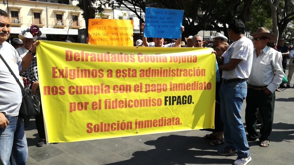 cadenasurtv's tweet photo. #Defraudados de #Coofia #Jojutla piden que esta administración les cumpla con el #pago inmediato del #fideicomiso #Fipago
https://t.co/SS60bi640c https://t.co/71CophGLKr