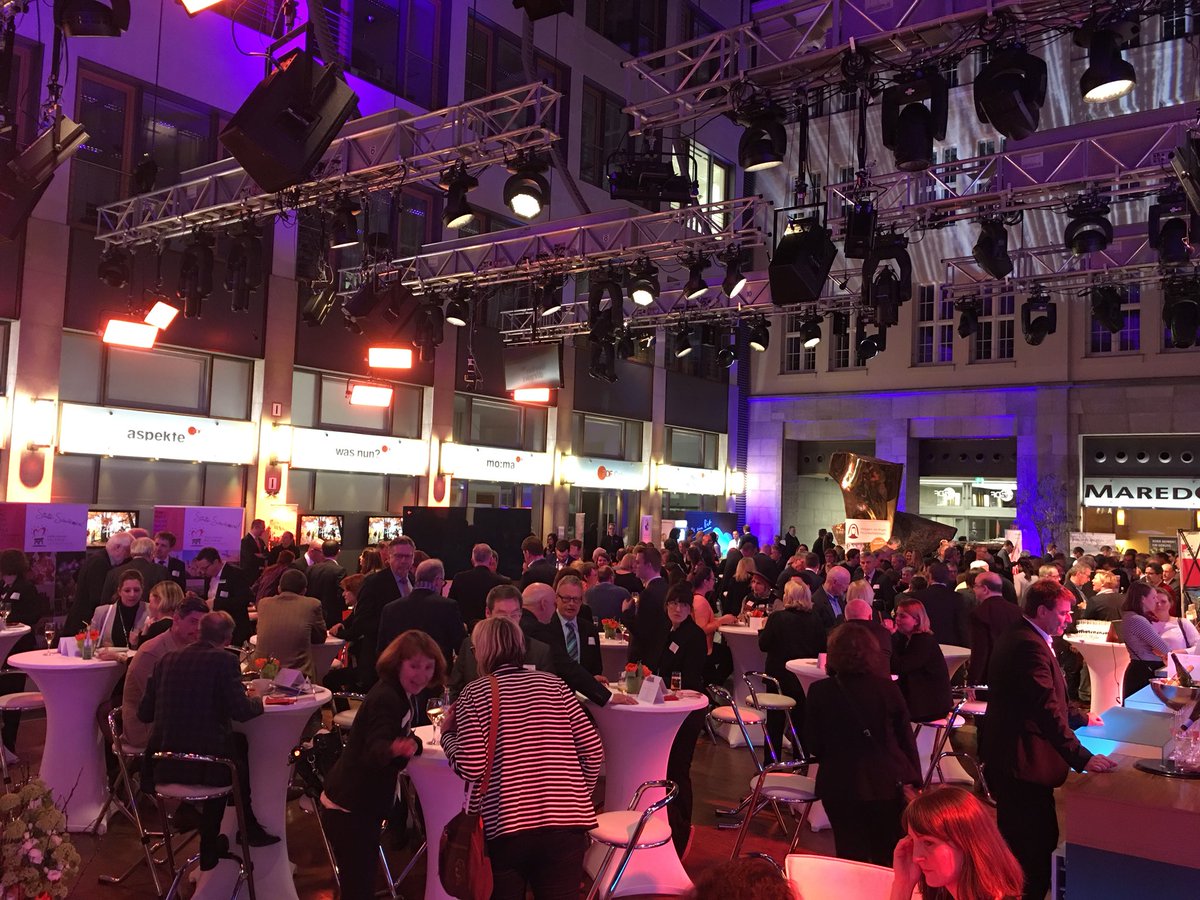 reisenundessen's tweet photo. Super schöner Abend im #zdf hauptstadtstudio in #berlin #rlp #rlpitb #itb #itbrlp https://t.co/wATUFuxS6h