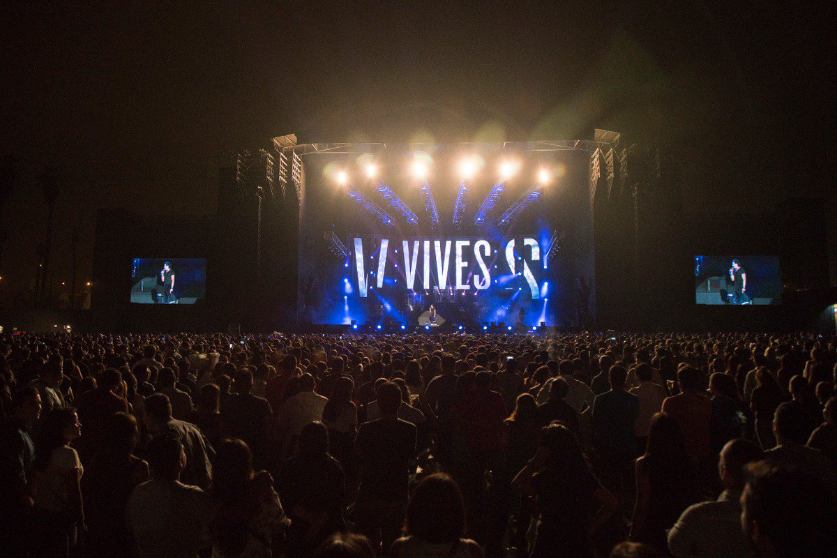 carlosvives's tweet image. Gracias Lima por una noche espectacular! Juntos en Concierto! #VivesEnLima #VivesTour