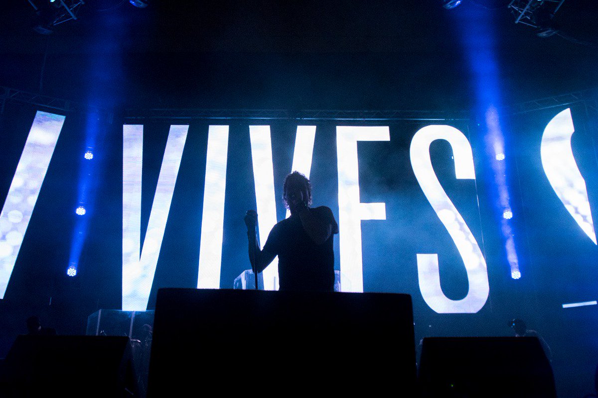 carlosvives's tweet image. Gracias Lima por una noche espectacular! Juntos en Concierto! #VivesEnLima #VivesTour