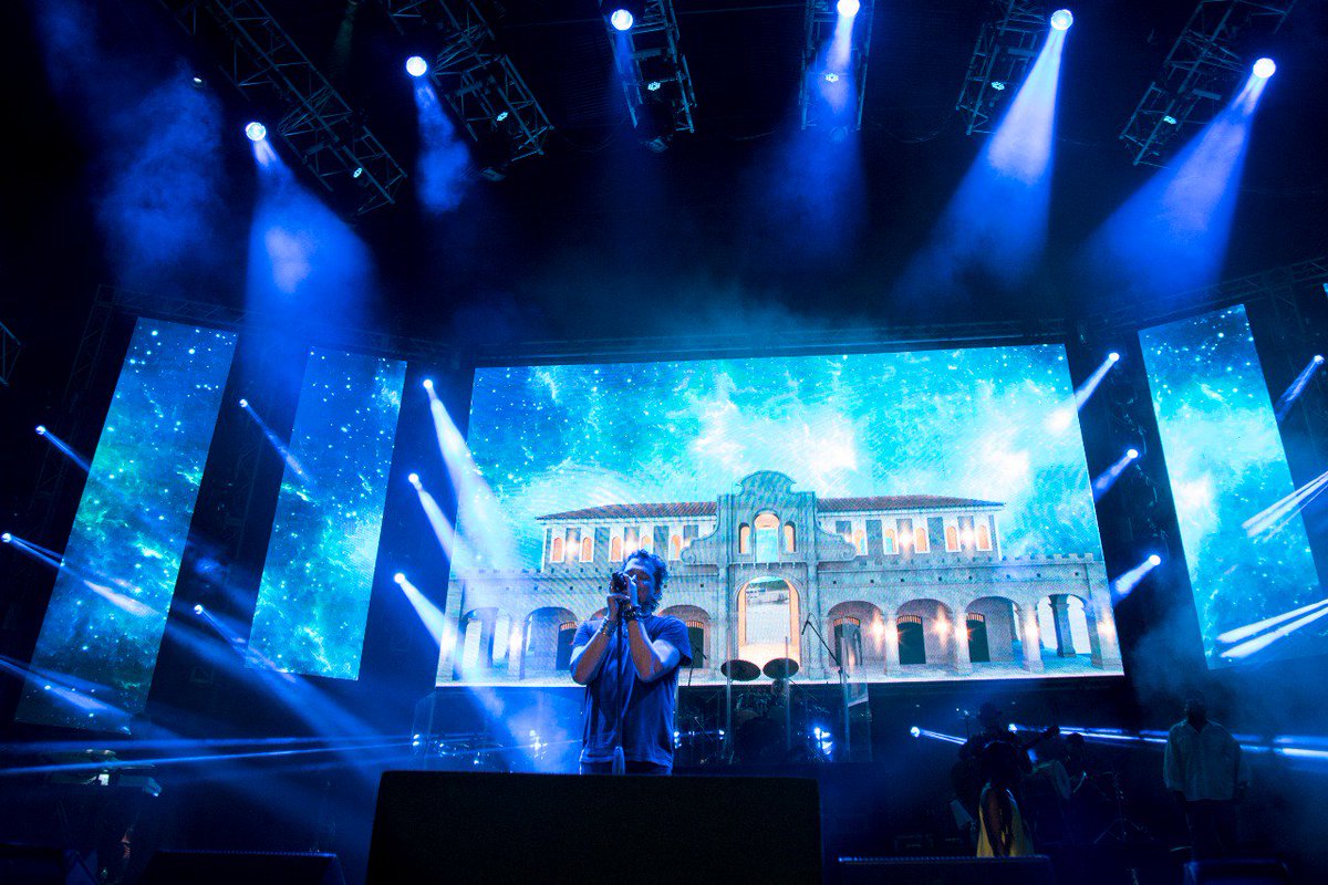 carlosvives's tweet image. Gracias Lima por una noche espectacular! Juntos en Concierto! #VivesEnLima #VivesTour