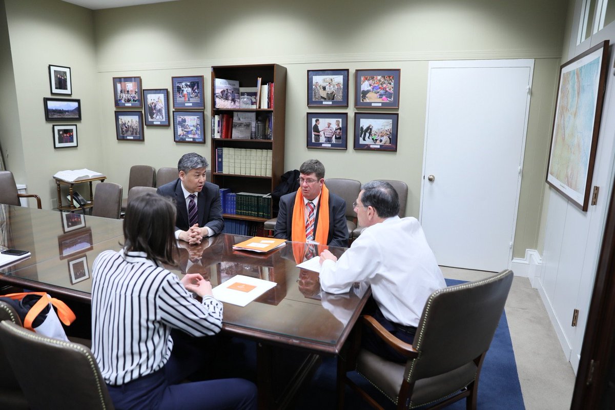 Mike_J_Choi's tweet photo. A great day on Capitol Hill yesterday with @nkf patient advocates to discuss the living donor protection act (HR1270) &amp; early #kidney disease protection legislation (HR3867) #MyKidneysMyLife #WorldKidneyDay https://t.co/XGWitTOJv5
