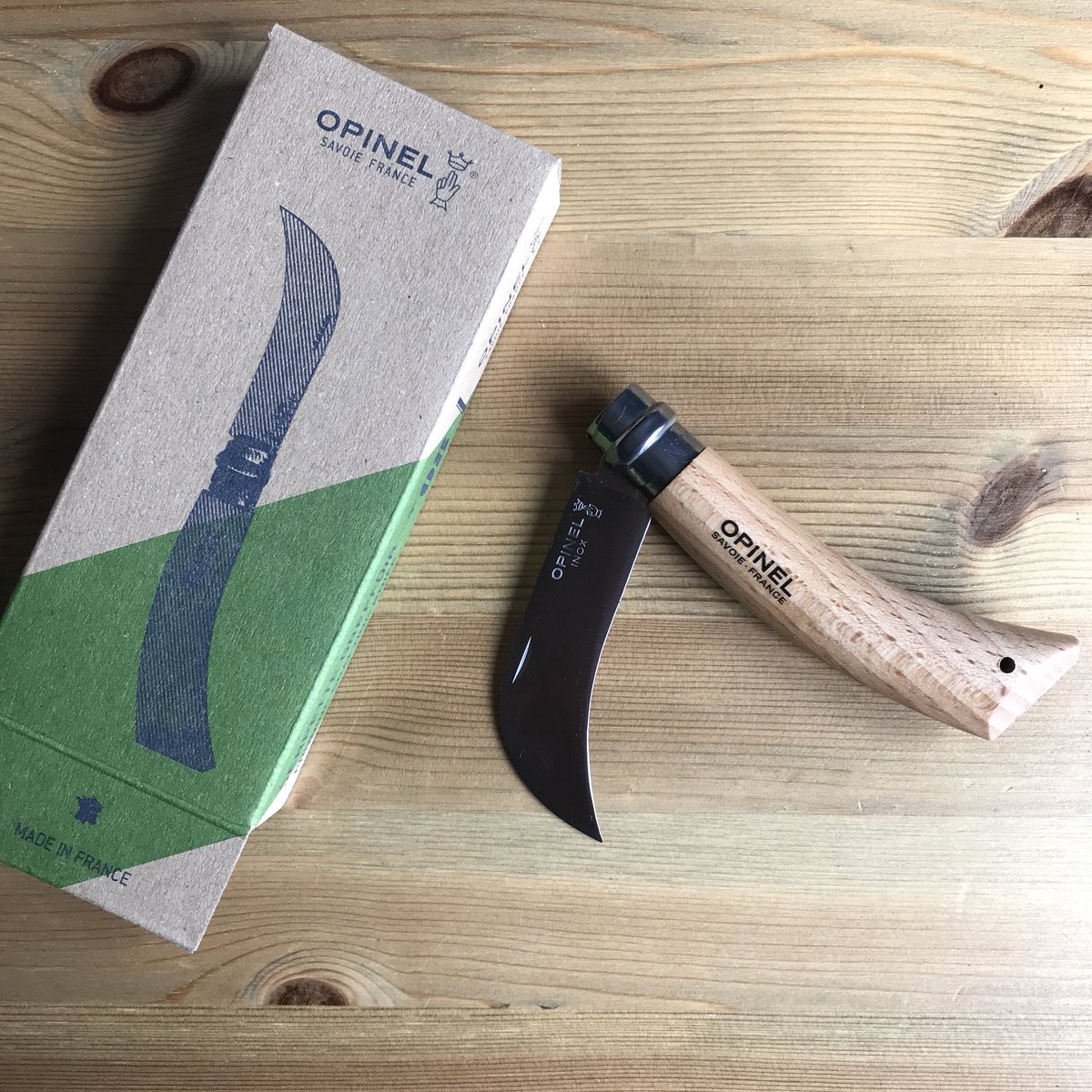 emslieshop's tweet photo. A few reasons to head to @altrinchammkt this weekend. Pictures say more than words though, so have a look 👀 #mothersday  #altymarket #yogachair #pruningknife #gifts https://t.co/Fv5Ys1jz7U