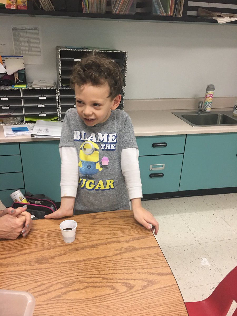 c_ljayne's tweet photo. Planting our Jelly bean and Lima bean garden!🌱 #suCCEss https://t.co/djx8S8P2aJ
