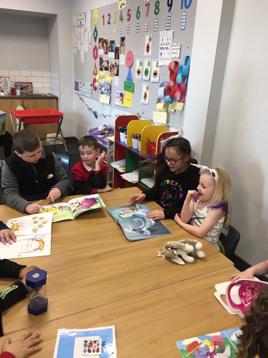 mcdonnell_mrs's tweet photo. Our World Book Day was a great success today. Fab costumes and lovely shared reading session with P7/6 📚 @ClydePrimary @MrKings_Class https://t.co/QGPXJLlWXy
