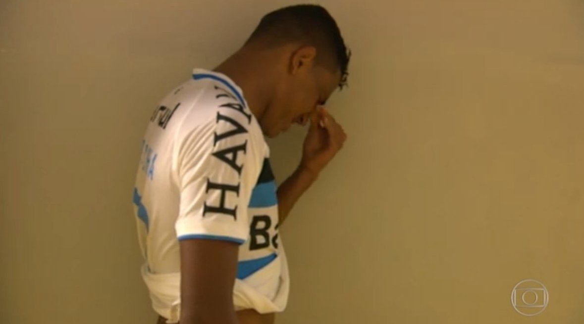 tiagohalmeida's tweet photo. 'Grêmio acerta a venda de Arthur' https://t.co/8aZ3Su0t9h