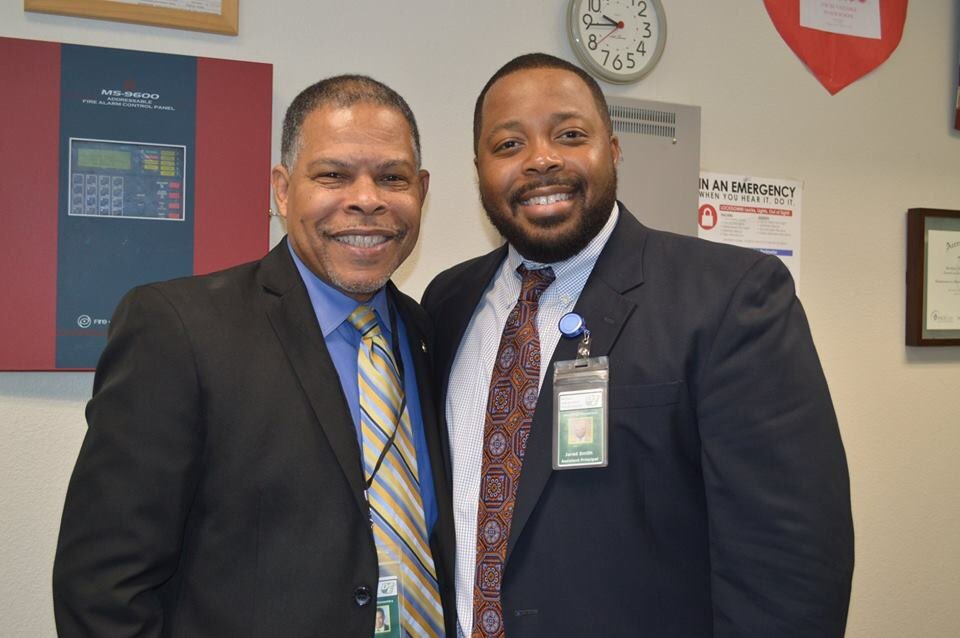 DrJaredSmith's tweet photo. Thank you DeSoto City Council member Mr. Kenzie Moore for serving as our Principal for the Day. We are grateful for your continued support and mentorship of our young men. @kenz350 @desotoisdengage @desototx @wrefama #beyondvisibility https://t.co/omd8mSA2J5
